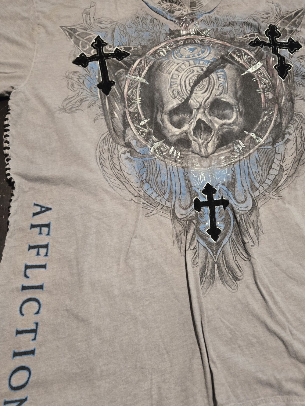 Affliction Gray Tee with Blue & Black Skull Cross Design